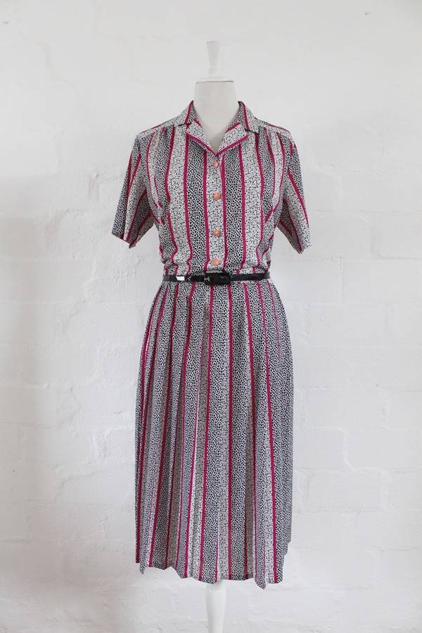 VINTAGE BLACK WHITE PRINTED PLEATED DAY DRESS - SIZE 16