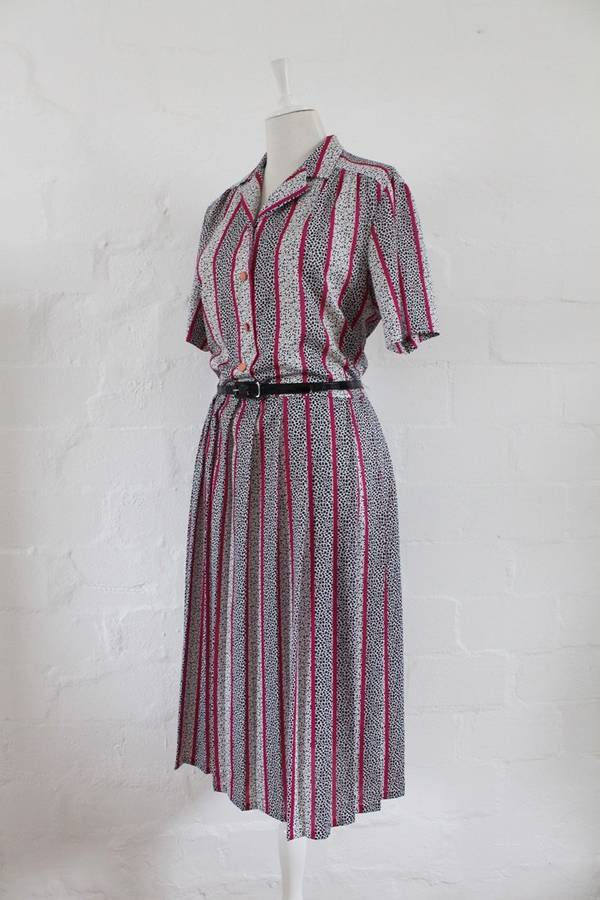 VINTAGE BLACK WHITE PRINTED PLEATED DAY DRESS - SIZE 16