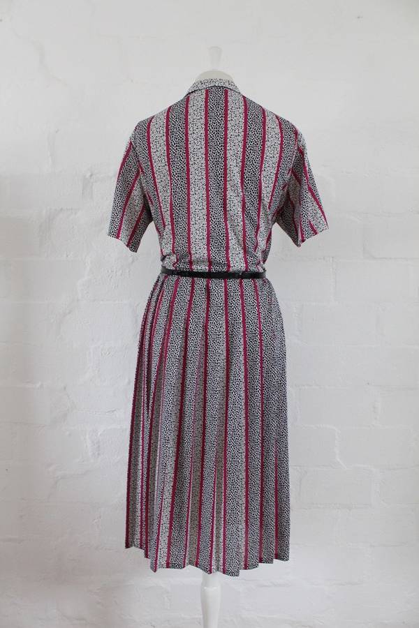 VINTAGE BLACK WHITE PRINTED PLEATED DAY DRESS - SIZE 16