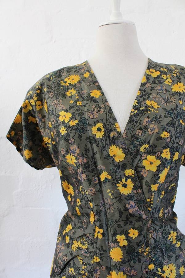 100% THAI SILK VINTAGE GREEN YELLOW FLORAL PRINT BLOUSE SHIRT TOP - SIZE 14