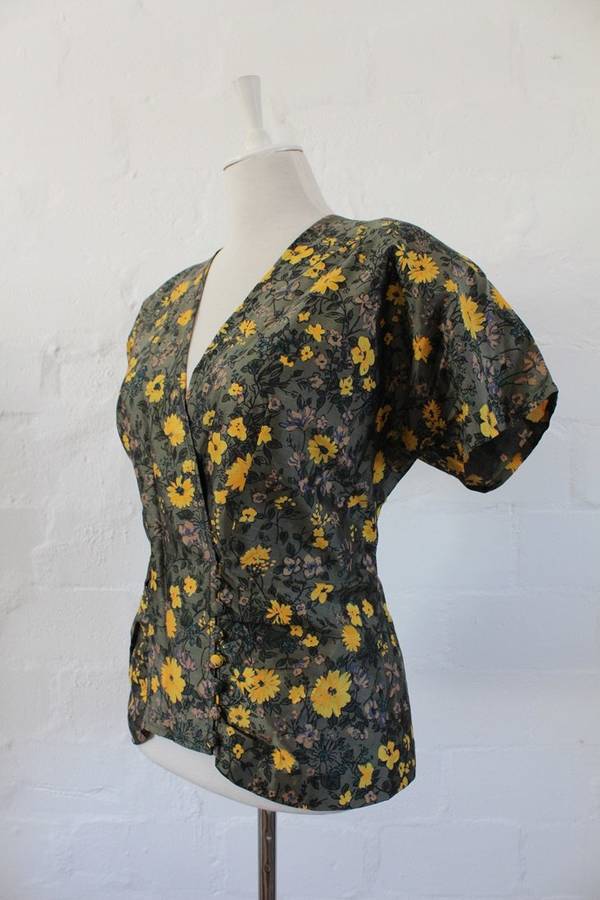 100% THAI SILK VINTAGE GREEN YELLOW FLORAL PRINT BLOUSE SHIRT TOP - SIZE 14