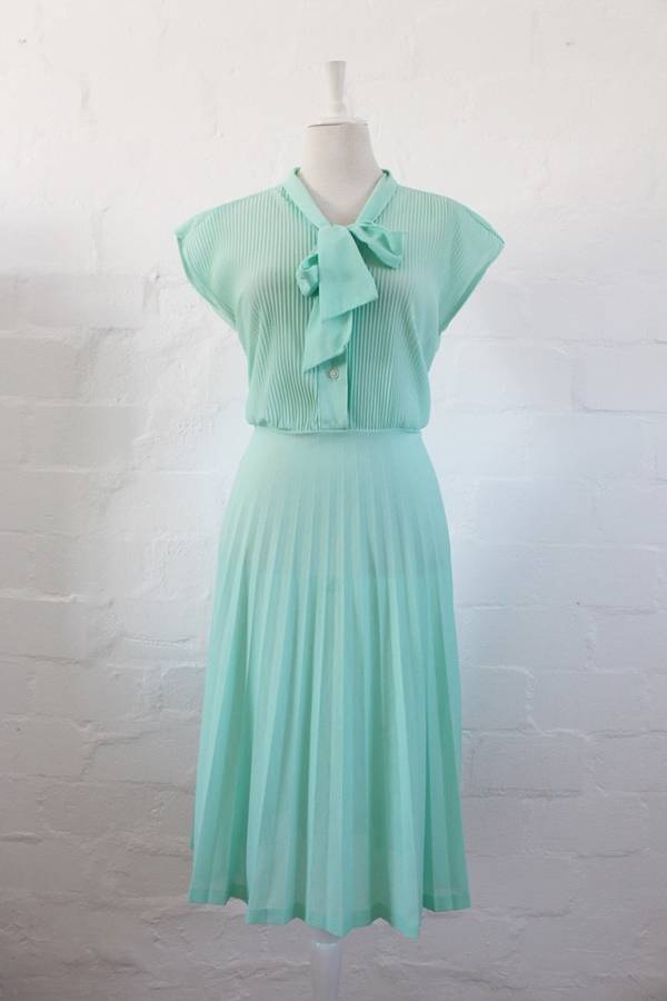 VINTAGE MINT GREEN PUSSYBOW NECK TIE PLEATED DRESS - SIZE 14