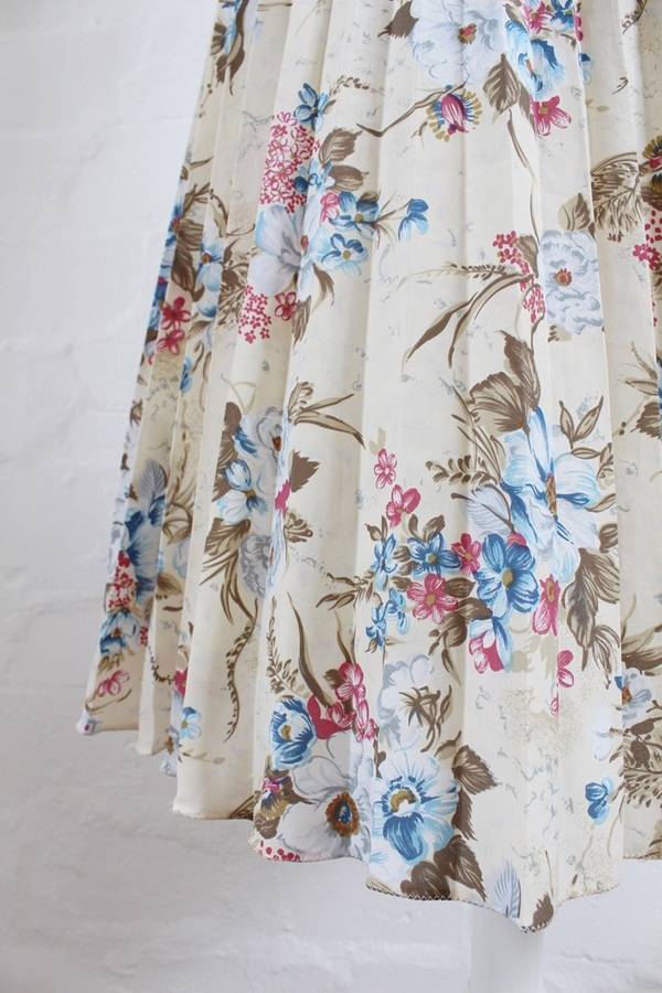 VINTAGE FLORAL PRINT PLEATED A-LINE SKIRT - SIZE 6