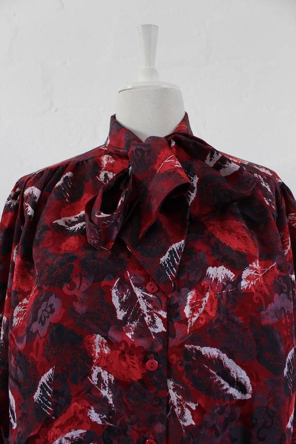 VINTAGE PUSSYBOW NECK TIE BLACK RED FLORAL SHIRT TOP BLOUSE - SIZE 14