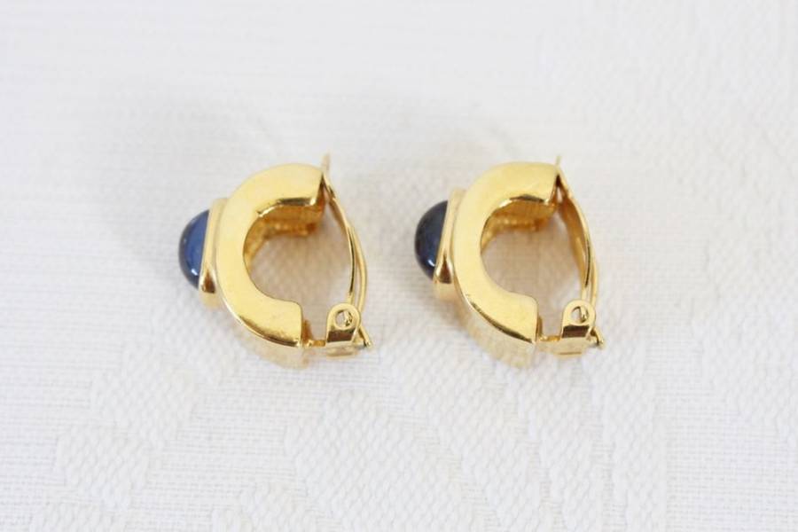 VINTAGE BLUE STONE CHUNKY SEMI-HOOP GOLD PLATED CLIP-ON EARRINGS