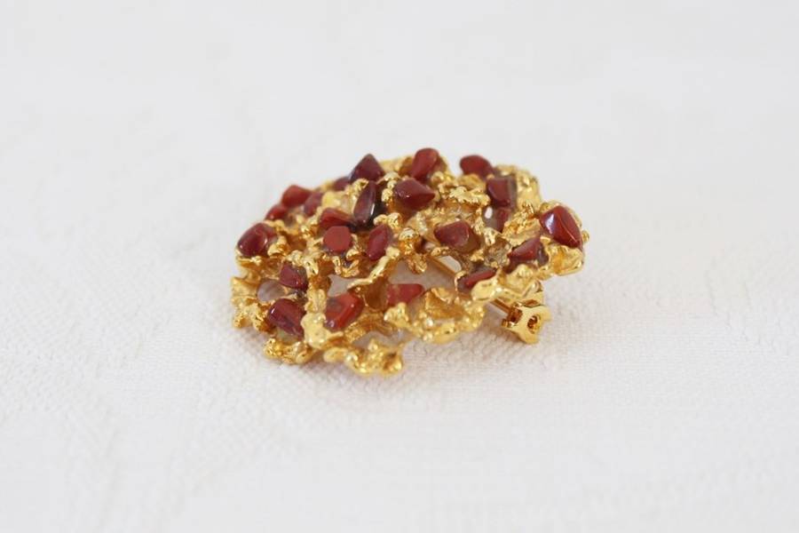 VINTAGE RED JASPER GEM STONE CLUSTER GOLD PLATED BROOCH PIN