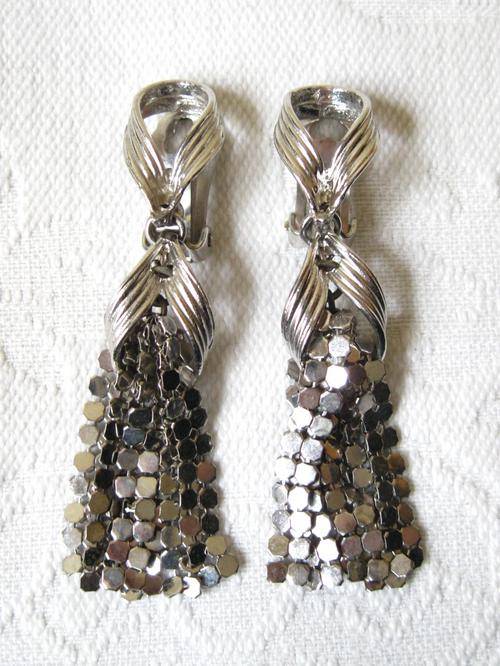 VINTAGE MESH CHAIN MAIL SILVER PLATED DANGLE COSTUME COCKTAIL EARRINGS
