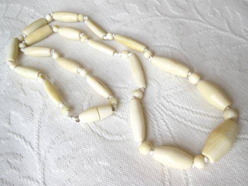VINTAGE *GENUINE IVORY* RECENTLY RESTRUNG BEADED KNOTTED NECKLACE