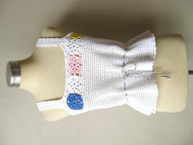 *SALE* VINTAGE CROCHET KNIT WHITE FLOWER JERSEY TOP - SIZE S/M