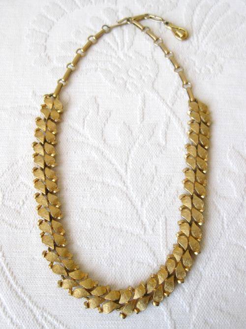 VINTAGE GOLD PLATED LEAF CHAIN NECKLACE