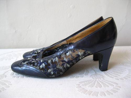 *CLEARANCE SALE* VINTAGE GENUINE LEATHER METALLIC BLUE MESH LACE FLORAL HIGH HEELS SHOES - SIZE 3