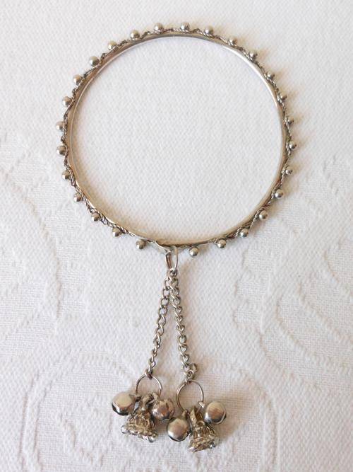 VINTAGE SILVER PLATED BELL CHAIN BANGLE BRACELET