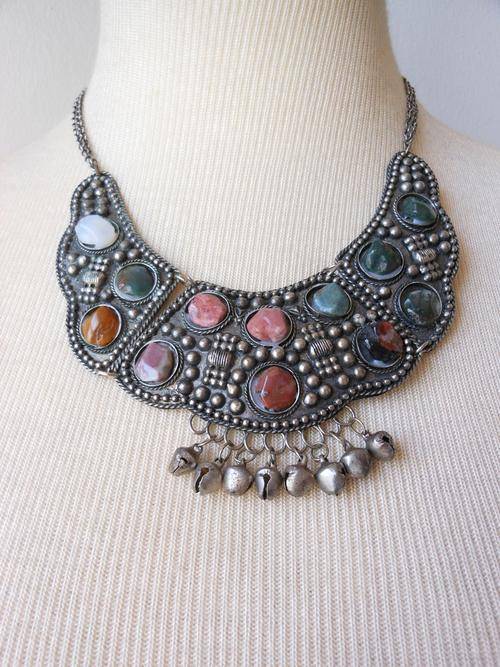 VINTAGE SEMI PRECIOUS STONE SILVER PLATED CHUNKY BELL NECKLACE