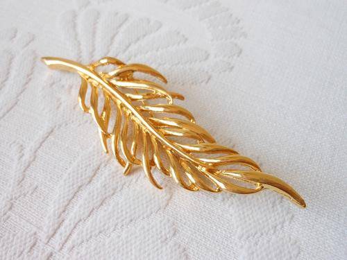 VINTAGE GOLD PLATED LEAF COSTUME LARGE BROOCH PIN