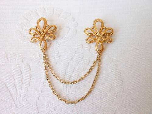 VINTAGE GOLD PLATED CHAIN BROOCH SWEATER GUARD