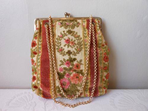 VINTAGE TAPESTRY FLORAL GREEN RED FABRIC CHAIN CLUTCH PURSE BAG