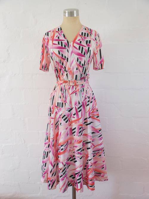 VINTAGE PINK WHITE BLACK PRINTED BELTED V-NECK DRESS - SIZE 12