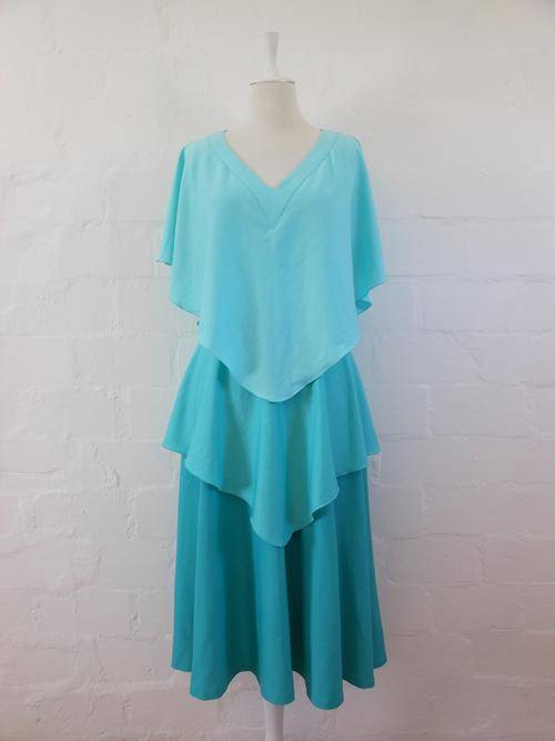 VINTAGE BLUE TIERED V NECK EVENING FORMAL DRESS - SIZE 10
