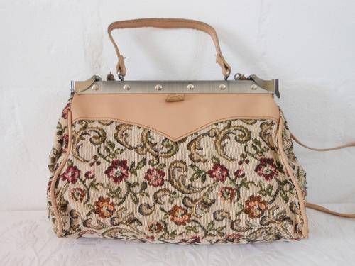 VINTAGE FLORAL PRINT TAPESTRY GENUINE LEATHER TRIM DOCTOR'S STYLE SLING BAG HANDBAG