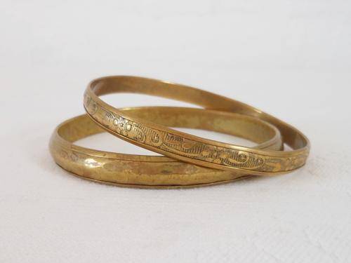 LOT OF 2 VINTAGE BRASS THIN FLORAL EMBOSSED BRACELETS BANGLES