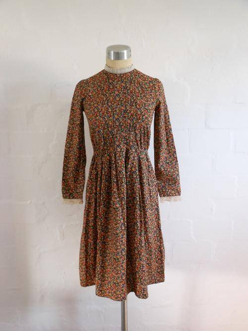 VINTAGE FLORAL PRINT ORANGE BLACK LONG SLEEVE LACE HIGH COLLAR DAY DRESS - SIZE 6