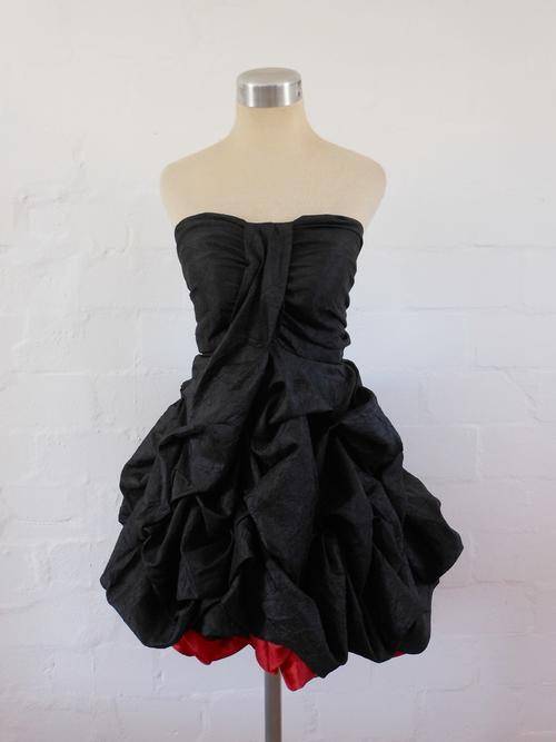 *END SEASON SALE - 50% OFF* VINTAGE STRAPLESS BLACK RED RUFFLED COCKTAIL EVENING DRESS - SIZE 6