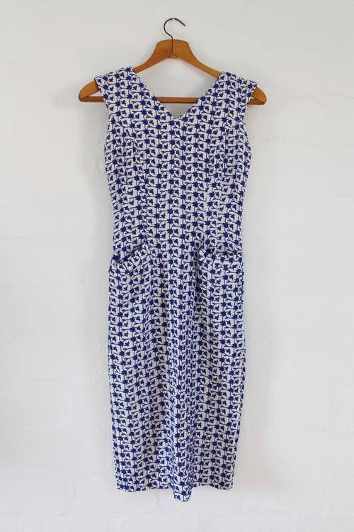 VINTAGE EMBROIDERED FLORAL BLUE WHITE SLEEVELESS DRESS - SIZE 6