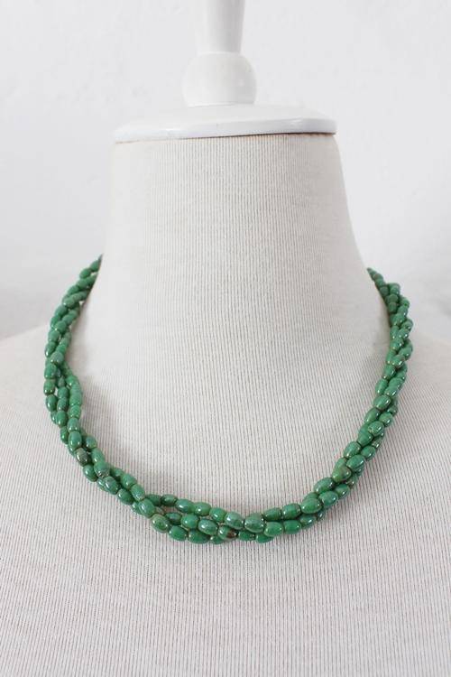 VINTAGE GREEN STONE BEADED TWISTED NECKLACE