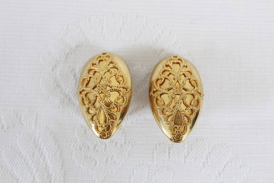VINTAGE GOLD PLATED CHUNKY FILIGREE CLIP-ON EARRINGS