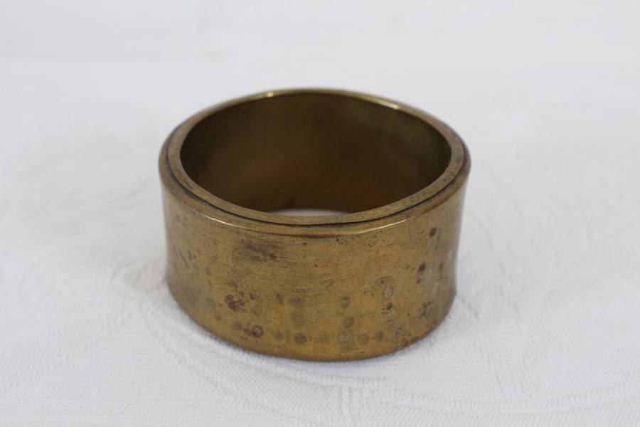 VINTAGE BRASS CHUNKY HAMMERED BANGLE BRACELET