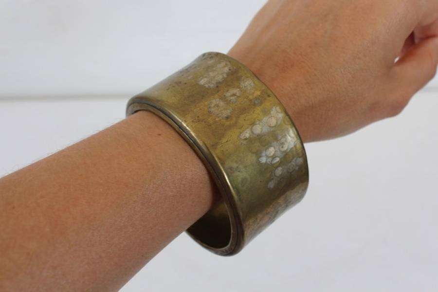 VINTAGE BRASS CHUNKY HAMMERED BANGLE BRACELET