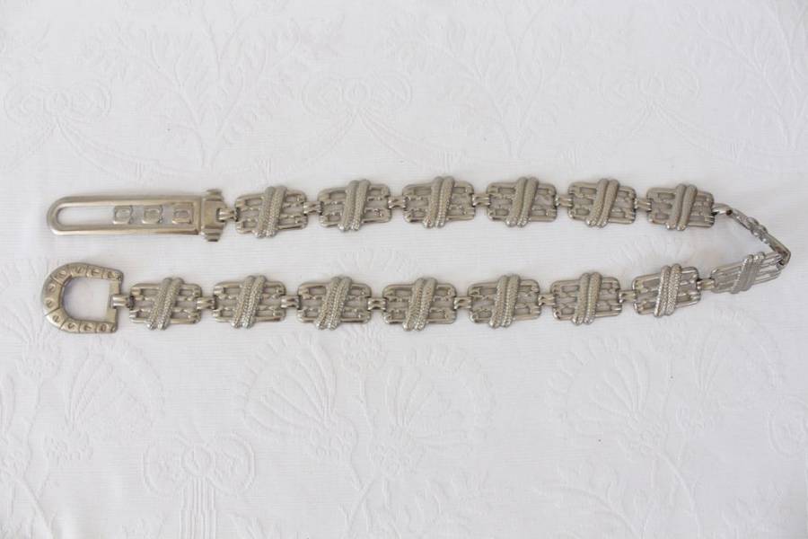 VINTAGE SILVER TONE METAL CHAIN COSTUME BELT