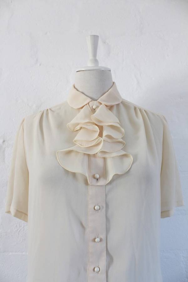 VINTAGE CREAM RUFFLED SHORT SLEEVE BLOUSE SHIRT TOP - SIZE 10