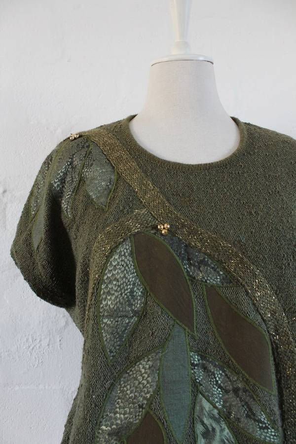 VINTAGE EMBROIDERED BEADED GREEN SHORT SLEEVE JERSEY SWEATER TOP - SIZE L
