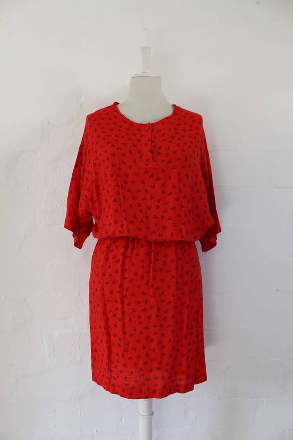 VINTAGE RED PRINTED BATWING DAY DRESS - SIZE 10