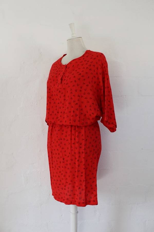 VINTAGE RED PRINTED BATWING DAY DRESS - SIZE 10