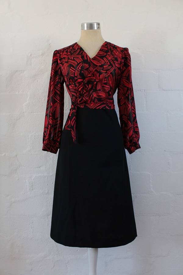 VINTAGE BLACK RED LONG SLEEVE TIE WAIST COCKTAIL DRESS - SIZE 10
