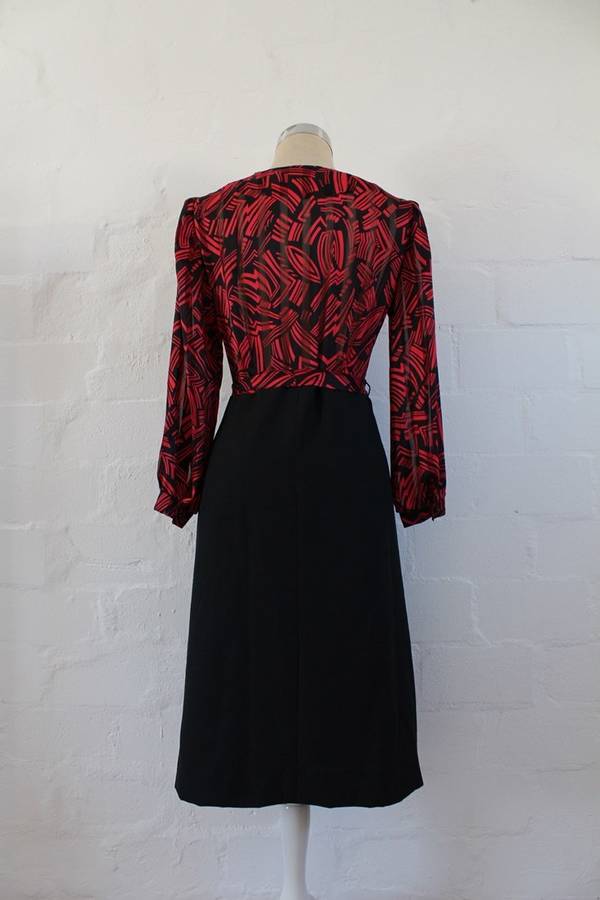 VINTAGE BLACK RED LONG SLEEVE TIE WAIST COCKTAIL DRESS - SIZE 10