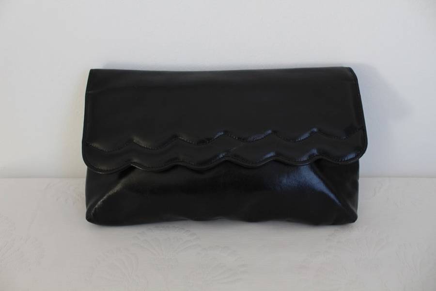 GENUINE LEATHER VINTAGE BLACK SCALLOPED CLUTCH PURSE BAG