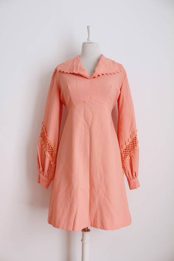VINTAGE ORANGE CUT-OUT EMBROIDERED LONG SLEEVE SHIFT DRESS - SIZE 12