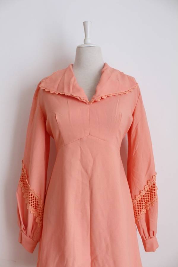 VINTAGE ORANGE CUT-OUT EMBROIDERED LONG SLEEVE SHIFT DRESS - SIZE 12