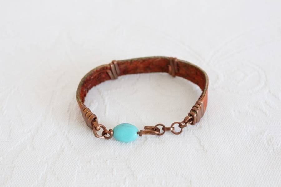 VINTAGE LEATHER LEAF MOTIF BRACELET BANGLE