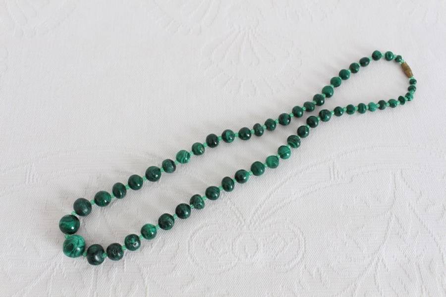 GENUINE MALACHITE VINTAGE GEM STONE BEADED NECKLACE
