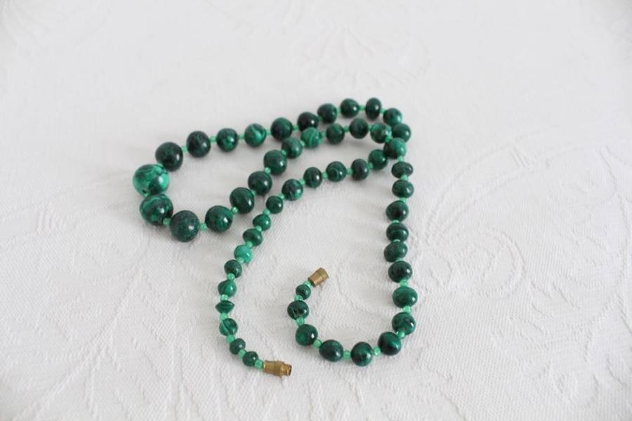 GENUINE MALACHITE VINTAGE GEM STONE BEADED NECKLACE