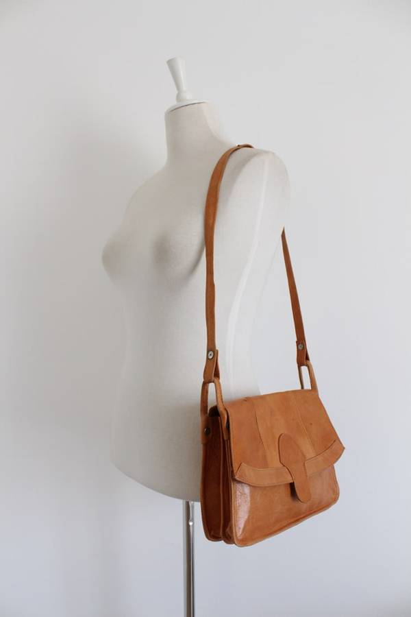 VINTAGE GENUINE LEATHER TAN MESSENGER SLING BAG HANDBAG