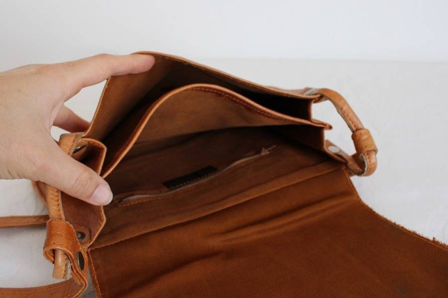 VINTAGE GENUINE LEATHER TAN MESSENGER SLING BAG HANDBAG