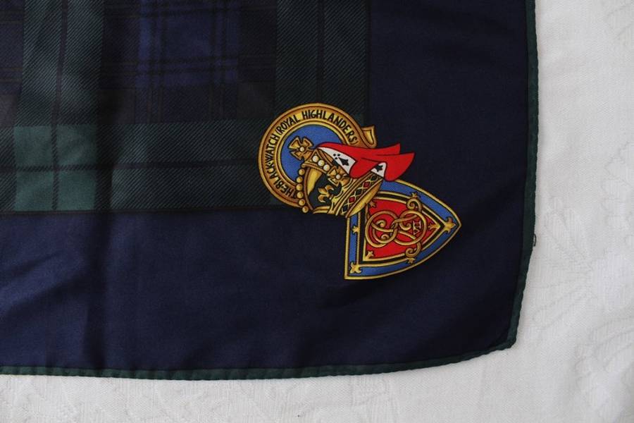 *PRINGLE* DESIGNER VINTAGE 100% SILK NAVY TARTAN CHECK SCARF