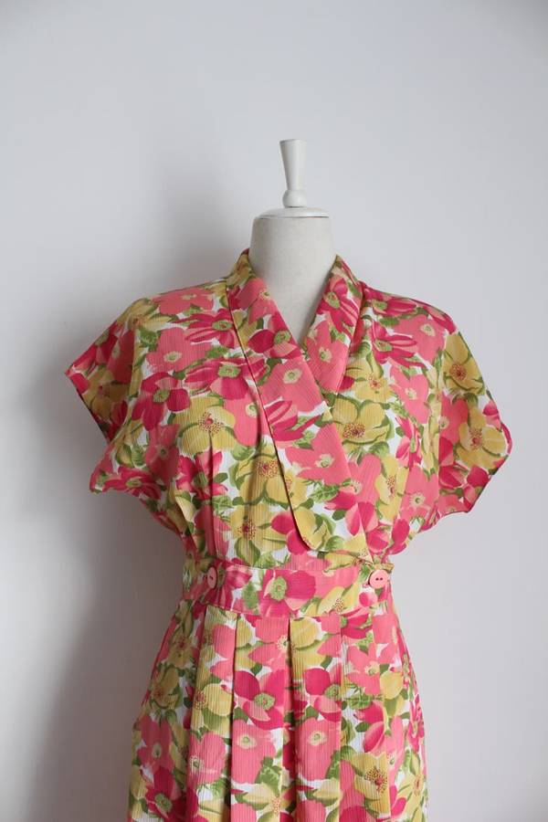 VINTAGE CROSS BUST FLORAL PINK GREEN PLEATED DAY DRESS - SIZE 10