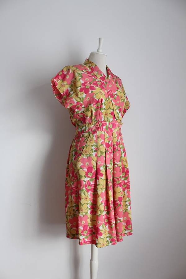 VINTAGE CROSS BUST FLORAL PINK GREEN PLEATED DAY DRESS - SIZE 10