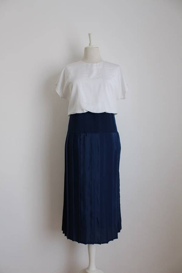 VINTAGE PLEATED WHITE NAVY DAY DRESS - SIZE 12
